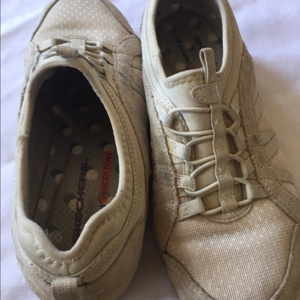 Pull on Sketchers sneakers